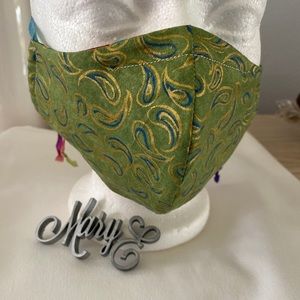 Paisley Holly reversible mask